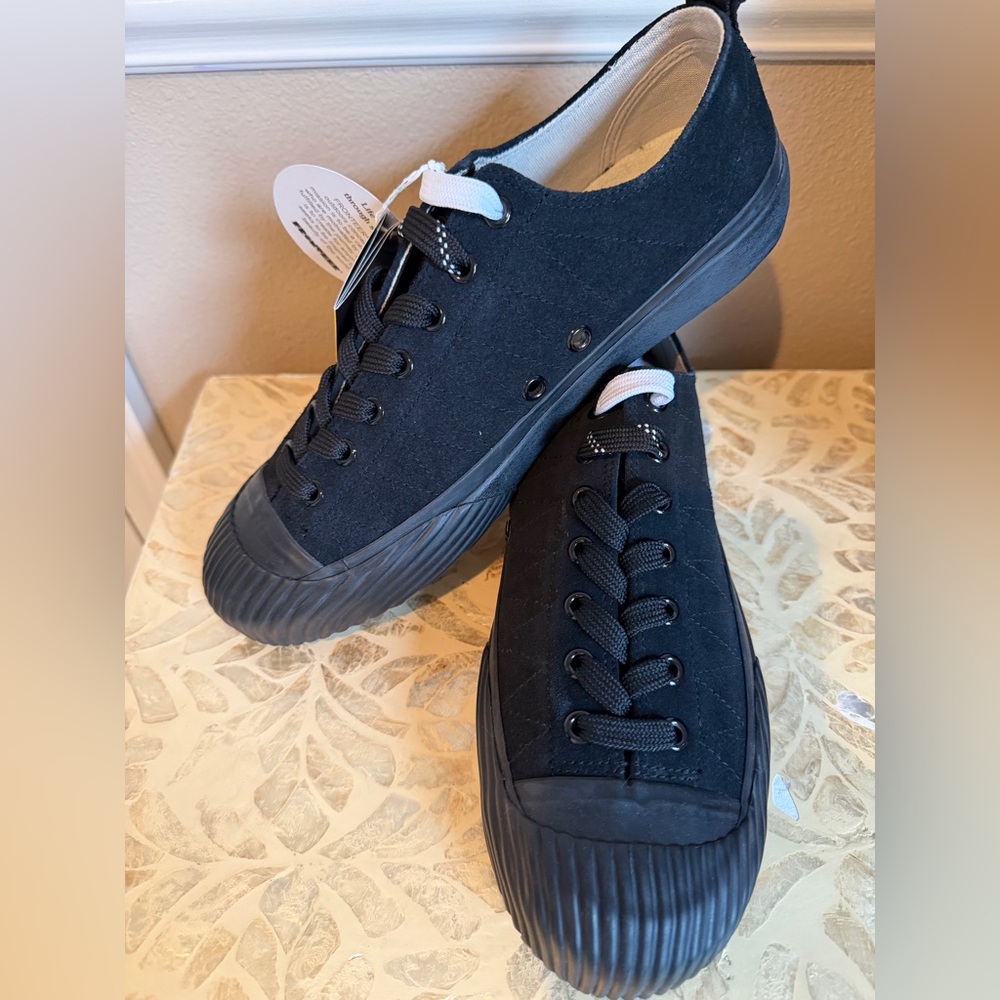 SOLD!! NWT Vibram Fronteer Ranger Lo. Men’s size 9.5. Black suede like uppers. - Picture 5 of 7
